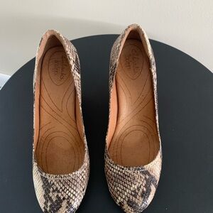 Clarks Snake-Print Round-Toe Heels - Beige and Brown
